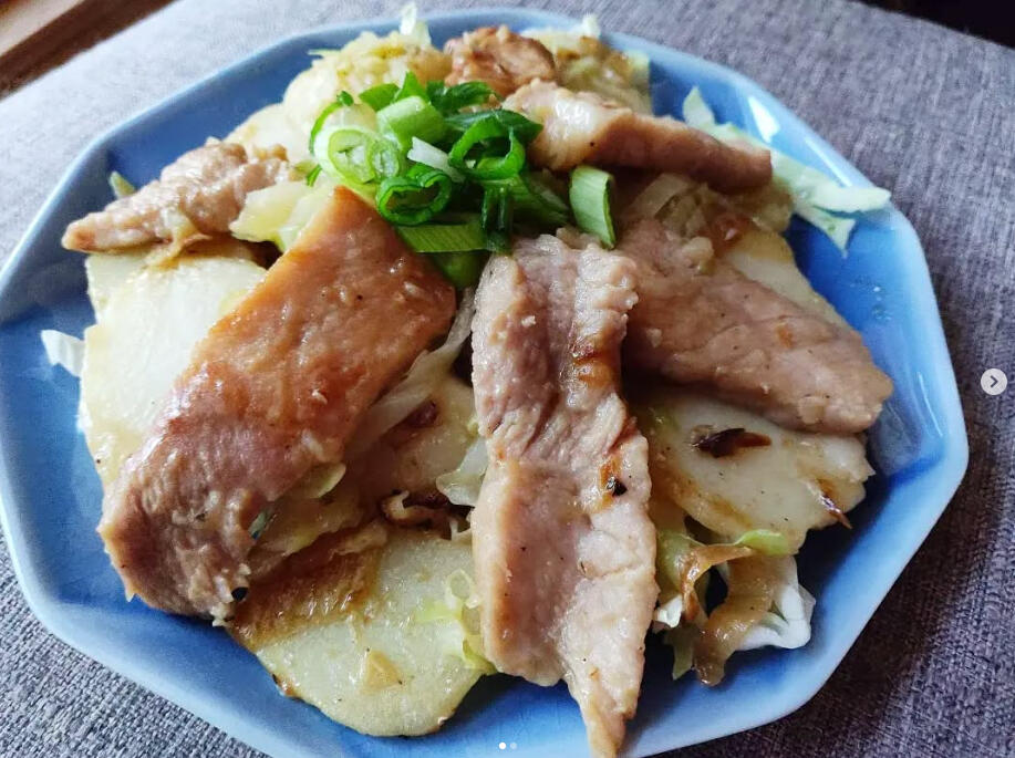 Pan-fried pork loin and potatoes